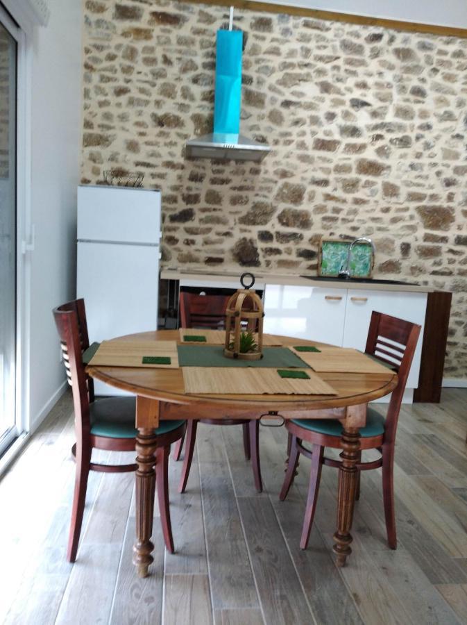 Les Petits Gites Ernée Esterno foto